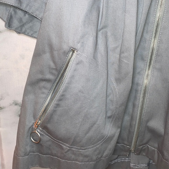 US 10 H&M Gray Button & Zipper Detail Mini Jacket / Cape with Pockets - Picture 8 of 14